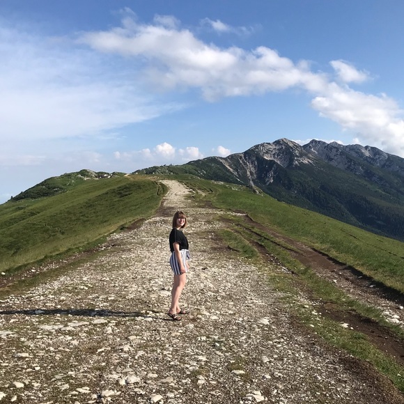 Meet your Posher, Sofia - Picture 3 of 3